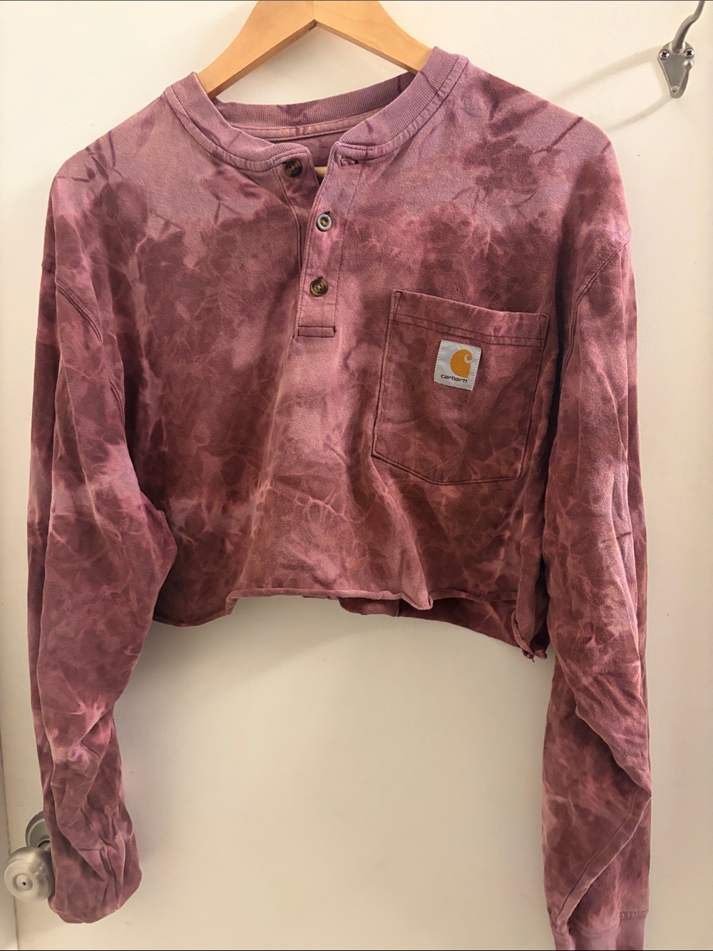 Carhartt L Cropped Henley shirt in Mauve Tie-Dye